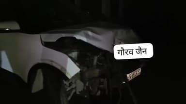 .इंदौर के हथिपाला चौराहे पर नशेड़ी युवक ने बिजली पोल में गाड़ी ठोकी 
.इसके बाद पूरे क्षेत्र की बिजली गुल