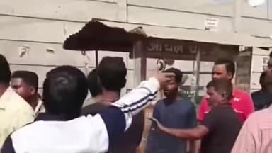 प्रयागराज: महाकुंभ मेला क्षेत्र में गाड़ी पार्किंग को लेकर श्रद्धालुओं में हुई जमकर मारपीट, वीडियो हो रहा वायरल