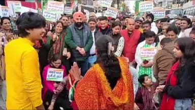 देहरादून: यूसीसी कानून वापस लेने की मांग को लेकर कांग्रेसियों ने विधानसभा की ओर किया कूच, पुलिस ने प्रदर्शनकारियों को रोका