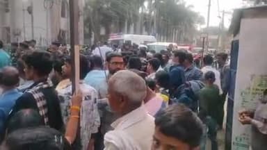 बिहार: मुख्यमंत्री नीतीश कुमार बिहार शरीफ सर्किट हाउस पहुंचे, सीएम की एक झलक पाने के लिए उमड़ी भीड़