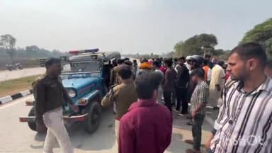 डुमरांव: महाराजा कोठी के पास सड़क हादसे में युवक की मौत, ट्रेलर की चपेट में आया बाइक सवार