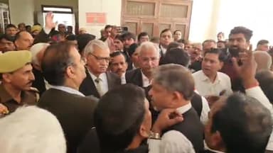 कोल: विभिन्न समस्याओं को लेकर DM को ज्ञापन देने गए अधिवक्ताओं ने कलेक्ट्रेट में किया प्रदर्शन, DM मुर्दाबाद के लगाए नारे