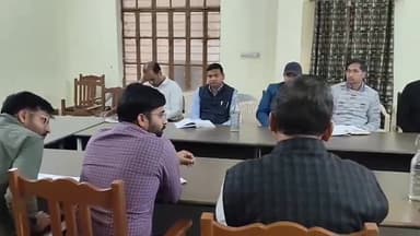 सरदारशहर: सरदारशहर पंचायत समिति में विकास कार्यों की समीक्षा के लिए एसडीएम ने ब्लॉक स्तरीय अधिकारियों की बैठक ली