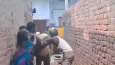 बिहार: मारपीट का वीडियो सोशल मीडिया पर हुआ वायरल, पुलिस कर रही जांच