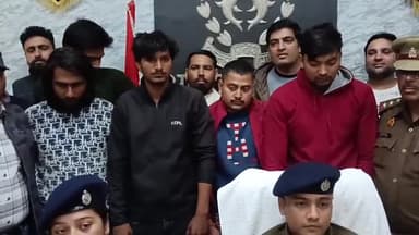 कोल: इगलास पुलिस ने 4 लुटेरों को किया गिरफ्तार, कब्जे से बरामद हुईं 3 बाइक, 4 अवैध असलाह, कारतूस व ₹1.5 लाख