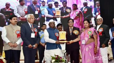 गिर्वा: उदयपुर में राजस्थान के राज्यपाल हरिभाऊ किशन राव बांगड़े ने कहा, वृद्धाश्रम हमारी परंपरा नहीं, बल्कि पश्चिम की देन है