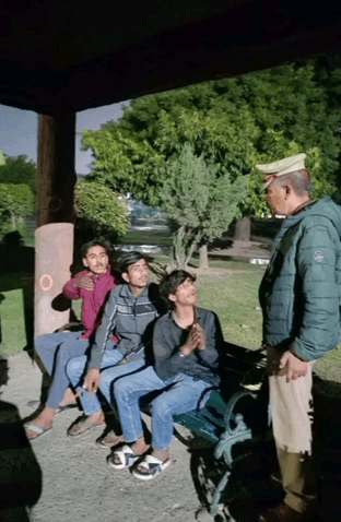 गाज़ियाबाद: गाज़ियाबाद पुलिस ने तीन घंटे के अभियान में सार्वजनिक स्थानों पर शराब पी रहे 571 आरोपियों को किया गिरफ्तार