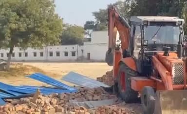 जौनपुर : BRP कॉलेज की जमीन पर हुए अतिक्रमण को प्रशासन ने कराया ध्वस्त,कार्रवाई से मचा हड़कंप, भूमाफिया ने किया था कब्जा।