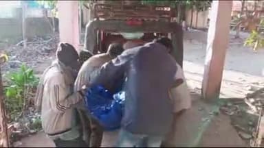 गुमला: जारी थाना क्षेत्र में पति ने हॉकी स्टिक से पत्नी की हत्या की, शव के पास रातभर बैठा रहा, हुआ पोस्टमार्टम