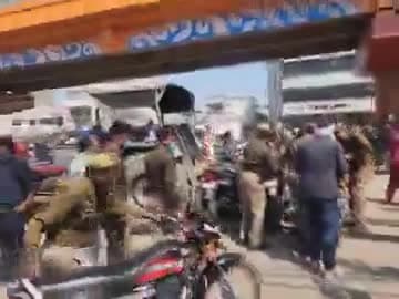 *महाकुंभ में बाइकर्स की अवैध वसूली पर कारवाई*
*डीसीपी सिटी अभिषेक भारती ने चलाये अभियान*
*200 से अधिक बाइक को किया सीज