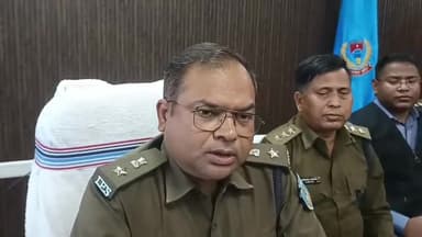 धनवार: पिस्टल बनाने वाली फैक्ट्री का भंडाफोड़, 6 अपराधी गिरफ्तार, एसपी ने प्रेस कॉन्फ्रेंस में दी जानकारी