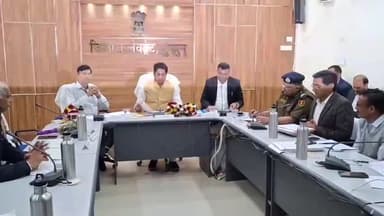 झुंझुनू: मंत्री अविनाश गहलोत ने कलेक्ट्रेट में जिला स्तरीय अधिकारियों की बैठक ली, कहा- घोषणाओं को धरातल पर लाना प्राथमिकता