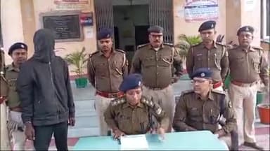 गोरौल: कटरमाला चौक गोढिया पर सीएसपी से लूटकांड में शामिल मुख्य अपराधी को गोरौल पुलिस ने ₹22,000 के साथ गिरफ्तार किया