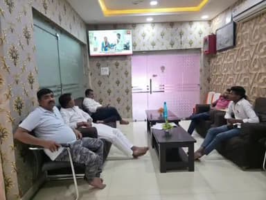 उदवंत नगर: जीरो माइल स्थित भाजपा कार्यालय में भाजपा नेताओं ने पीएम की मां की बात कार्यक्रम को सुना