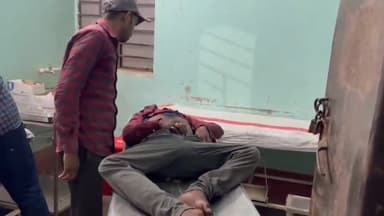 झाझा: कटहरा मोड़ के पास सड़क हादसे में दिव्यांग घायल, रेफरल अस्पताल में हुआ इलाज