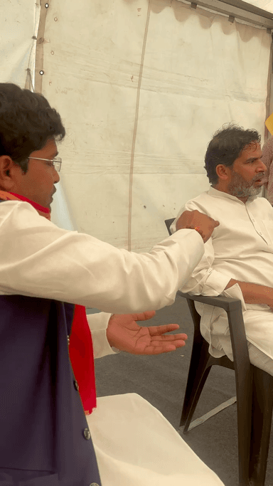 पटना #LCT घाट सत्याग्रह आश्रम में #गजपा के अध्यक्ष विकाश कृष्ण कवि का प्रशांत किशोर से उत्साहित मुलाक़ात हुआ।