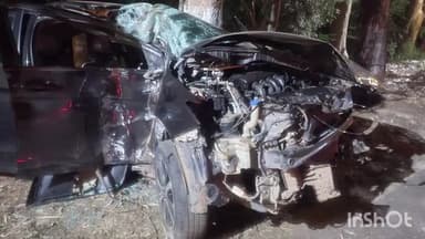 जगदलपुर: दलपत सागर सागर रोड में वान्या लॉन के पास तेज रफ्तार कार पेड़ से टकराई, चालक गंभीर रूप से घायल