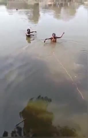 घाटमपुर: गुजेला गांव में तालाब में मरी मछलियों से ग्रामीण हुए थे बीमार, कर्मचारी को किया गया निलंबित