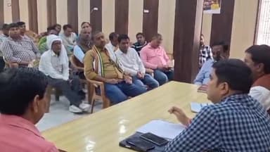 डुमरियागंज: फार्मर रजिस्ट्री के पंजीकरण में तेजी लाने के लिए SDM ने भनवापुर ब्लॉक सभागार में ग्राम प्रधानों के साथ की बैठक