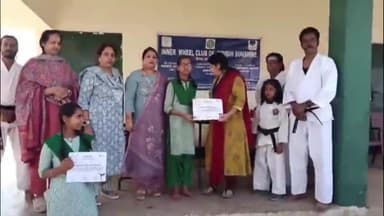 बेंगाबाद: गिरिडीह सनशाइन के इनर व्हील क्लब द्वारा बेंगाबाद मिडिल स्कूल में मार्शल आर्ट्स प्रशिक्षण का समापन