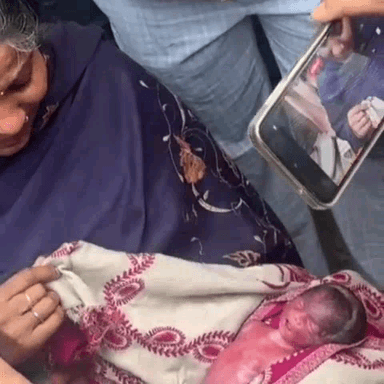 फरीदाबाद: फरीदाबाद के सूर्या विहार पार्ट-3 में मंदिर की दीवार पर बैग में मिला नवजात बच्ची का शव, पुलिस जाँच कर रही है