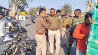 सेन्हा: सेन्हा थाना क्षेत्र में सड़क दुर्घटनाओं पर रोकथाम के लिए सघन वाहन जांच अभियान, बिना हेलमेट चलाने पर 9 बाइक जब्त