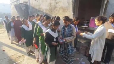 रामपुर: कड़ी सुरक्षा के बीच जिले में 72 परीक्षा केंद्रों पर शुरू हुई यूपी बोर्ड की हाईस्कूल और इंटरमीडिएट की परीक्षा