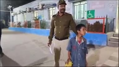 बिहार: बिहार शरीफ रेलवे स्टेशन पर भटका हुआ मिला एक बालक, पहचान नहीं हो पाई