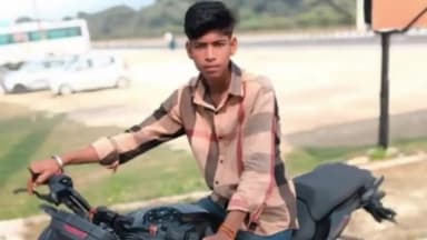 रामपुर: ग्राम मेघा नगला में सड़क दुर्घटना में घायल 17 वर्षीय छात्र की इलाज के दौरान हुई मौत, ज़िला अस्पताल में हुआ पीएम