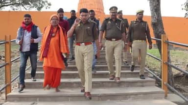 गोंडा: महाशिवरात्रि को लेकर SP विनीत जायसवाल ने खरगूपुर के पृथ्वीनाथ शिव मंदिर का किया निरीक्षण, सुरक्षा व्यवस्था का लिया जायजा