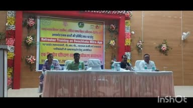 सुपौल: सुपौल के नगर भवन में उप विकास आयुक्त ने स्वच्छता कर्मियों को स्वच्छता मित्र ऐप के बारे में किया उन्मुखीकरण