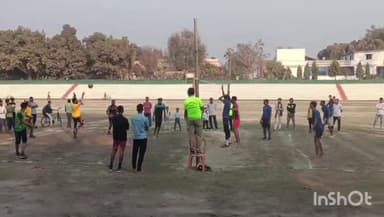 गोपालगंज: बिहार पुलिस सप्ताह के तहत मिंज स्टेडियम में आयोजित वॉलीबॉल मैच में पत्रकार टीम ने पुलिस टीम को 2-0 से हराया