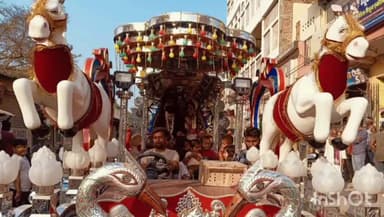 थावे: विदेशी टोला में महाशिवरात्रि से पहले शोभायात्रा निकाली गई, भीड़ उमड़ी, पुलिस रही तैनात