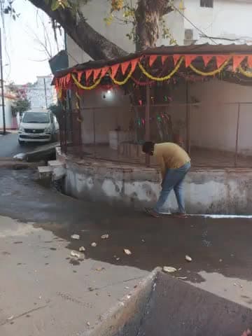 वार्ड के सभी शिवालयों के सामने सफाई एवं चुना मार्किंग करवाया।