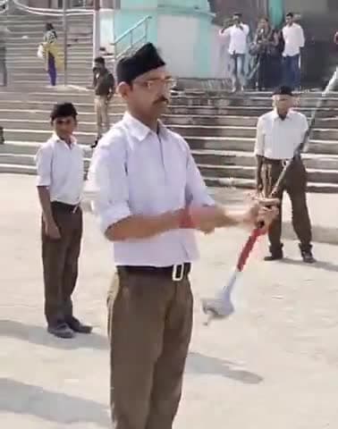 कानपुर: राष्ट्रीय स्वयंसेवक संघ ने अखिल भारतीय घोषप दिवस पर आनंदेश्वर मंदिर में 120 पदाधिकारियों के साथ शिव अर्चना की