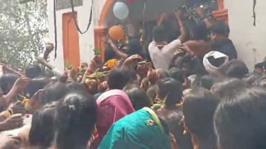 उदवंत नगर: गरहा स्थित लंगट नाथ मंदिर में जलाभिषेक कर पूजा-अर्चना के लिए श्रद्धालुओं का उमड़ा जन सैलाब