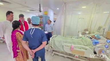 जगदलपुर: रामकृष्ण केयर अस्पताल पहुंचे भाजपा प्रदेश अध्यक्ष एवं जगदलपुर विधायक, कुरूद हादसे में घायल देवांगन परिवार से की मुलाकात