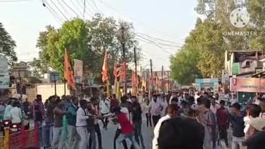 खुरई: शिव बारात देखकर लौट रहे युवक पर उत्कृष्ट विद्यालय के कुछ युवकों ने डंडों और लोहे के पाइपों से हमला कर घायल कर दिया