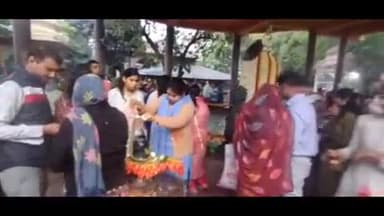 लाडपुरा: महाशिवरात्रि पर थेगड़ा महादेव मंदिर पर सुबह से उमड़ी भक्तों की भीड़, लोगों ने 525 शिवलिंग पर किया अभिषेक
