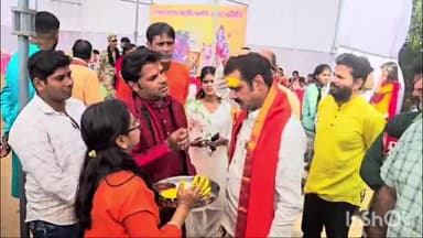 जगदलपुर: महाशिवरात्रि के अवसर पर महापौर संजय पांडे ने दलपत सागर स्थित शिव मंदिर में दर्शन कर भोग प्रसाद का वितरण किया