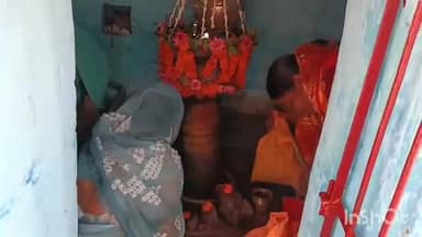 सिसई: प्रखंड क्षेत्र में महाशिवरात्रि का त्योहार धूमधाम से मनाया जा रहा है, चिरैया नाथ धाम और कपिलनाथ में उमड़ी भीड़