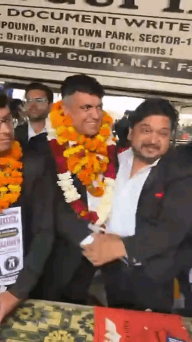 फरीदाबाद: सेक्टर 12 में प्रेसिडेंट पद के दावेदार का हुआ भव्य स्वागत