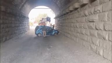 कनवास: दरा नाल में ट्रक से टकराई कार, ओवरटेकिंग के दौरान हुआ हादसा, चालक सुरक्षित