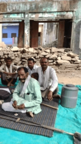 नैनवां: नैनवा उपखंड के राजस्व गांव खानपुरा के ग्रामीणों का उपखंड कार्यालय पर प्रदर्शन 21वें दिन भी जारी रहा