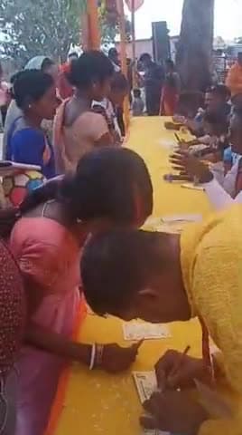 जगह-जगह शिवरात्रि मनाया गया पूजा पाठ में दान-दक्षिना और सहयोग अलग चीज है आत्मा को संतुष्टि पूजा पाठ से होती है दान 🥸🤣+