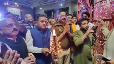मुरादाबाद: भाजपा विधायक ने मंदिर में पहुंचकर की आरती, पुलिस अधीक्षक नगर भी रहे मौजूद