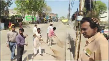 सागर नगर: मकरोनिया सीएमओ ने कहा- नियमित सफाई कर्मचारी काम पर हैं, सिर्फ प्लेसमेंट कर्मचारी हड़ताल पर हैं