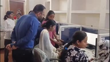 लोहरदगा: लोहरदगा डीसी ने समाहरणालय स्थित निःशुल्क कंप्यूटर प्रशिक्षण केंद्र का किया निरीक्षण, बच्चों को दी महत्वपूर्ण जानकारी