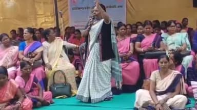 कांके: राजभवन के पास आंगनबाड़ी सेविकाओं ने मानदेय बढ़ाने की मांग को लेकर दिया धरना