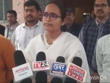 बल्देवगढ़: बल्देवगढ़ एसडीएम भारती देवी मिश्रा ने शासकीय भूमि से अतिक्रमण हटाने के लिए अधिकारियों और कर्मचारियों को निर्देश दिए